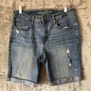 Universal Thread Women Bermudas Size 14 Cuff Hem Distressed Spring Summer Casual